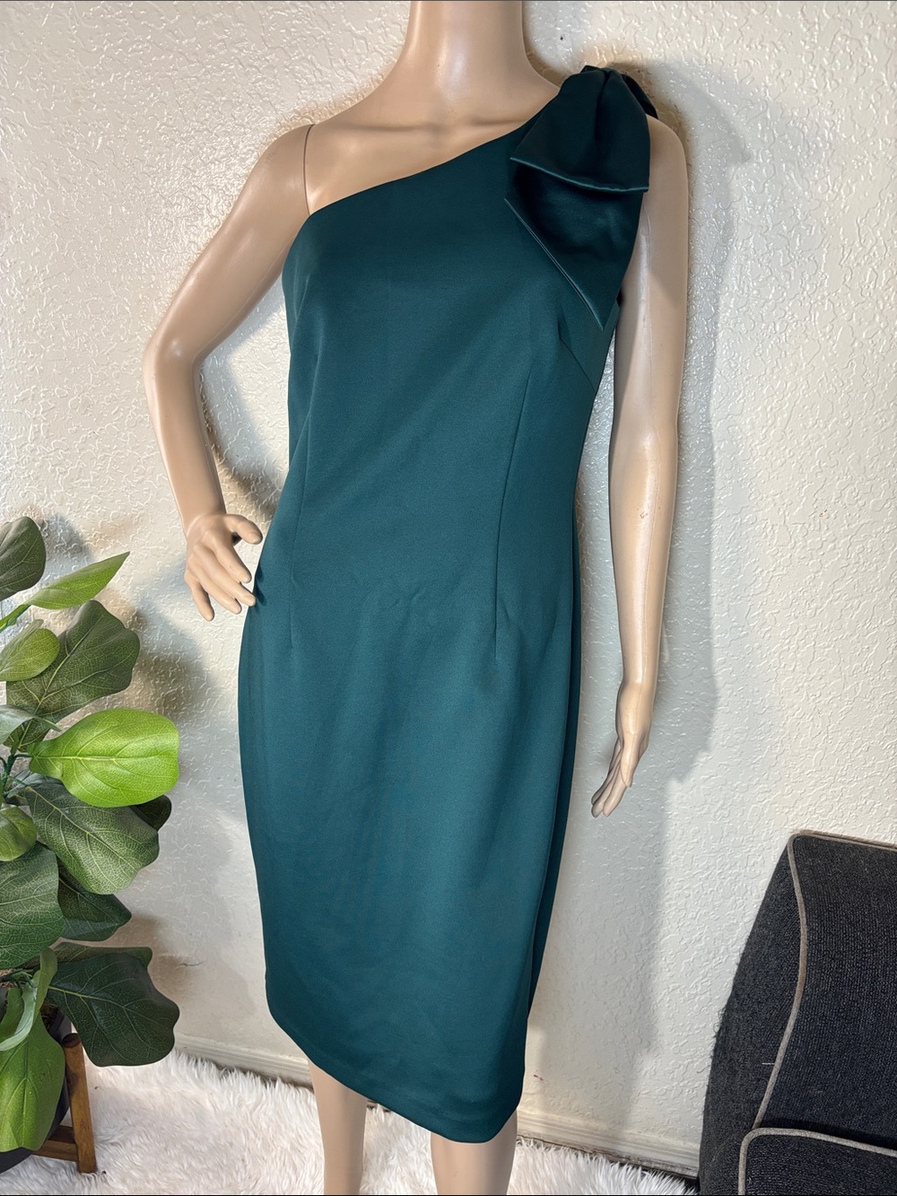One shoulder bow dress